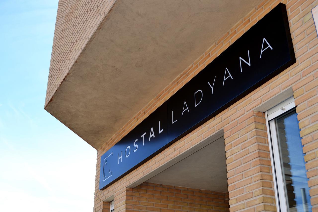 Hostal Lady Ana María Collado Villalba Exterior foto